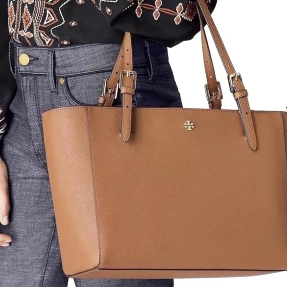 Tory Burch Handbags - NWOT Tory Burch Extra Large Emerson Buckle Tote